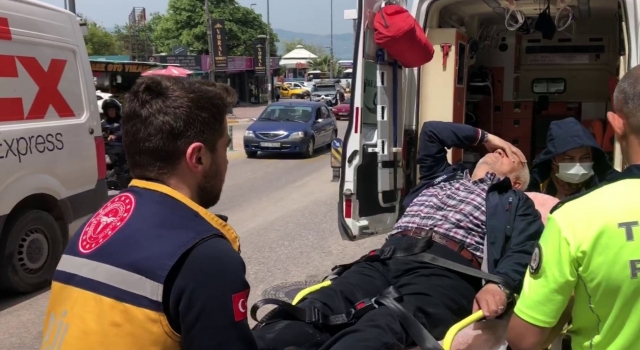 Bandırma'da motosiklet kazası güvenlik kameralarına yansıdı