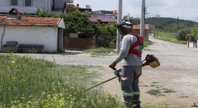 Burhaniye’de temizlik çalışmaları devam ediyor