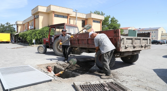 Burhaniye’de mazgallar temizleniyor